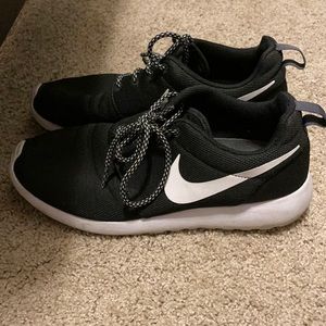 Women’s Nike Roshe shoe